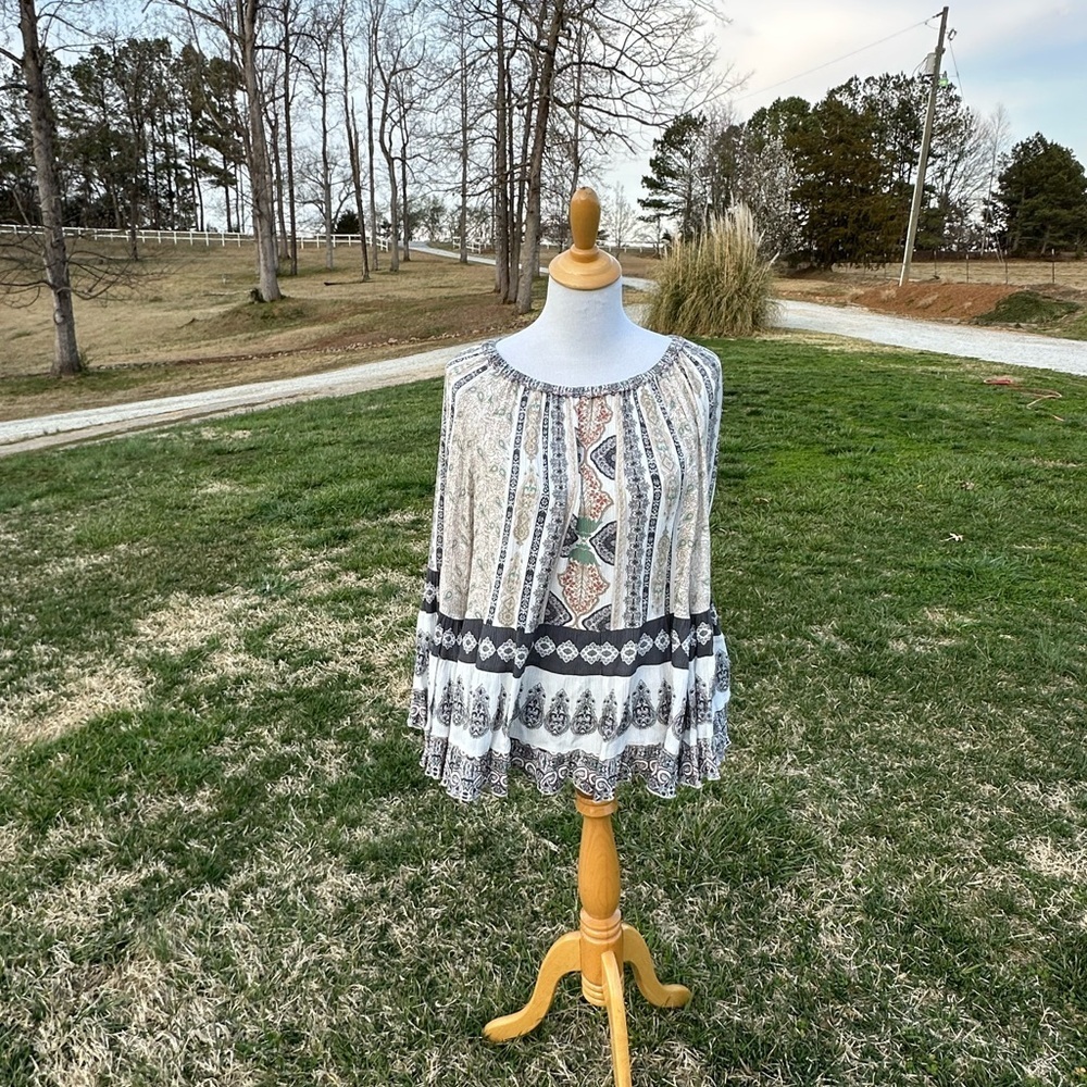 Sharon Young White and Blue Flutter Sleeve Blouse